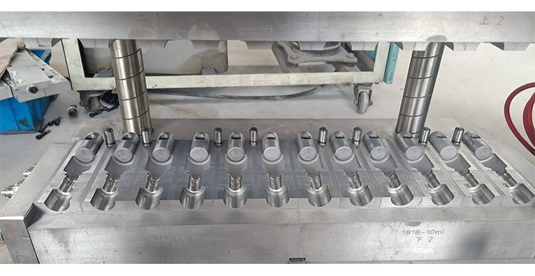 G70S Injection Blow Molding Machine Cavity
